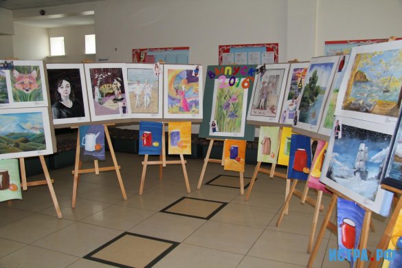 Школа искусств «Вдохновение» подарила городу очередную выставку картин